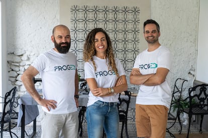 Desde la izquierda, Ángel Romero, Emily González-Cebrián y Juan José Rojano, fundadores de Froged.