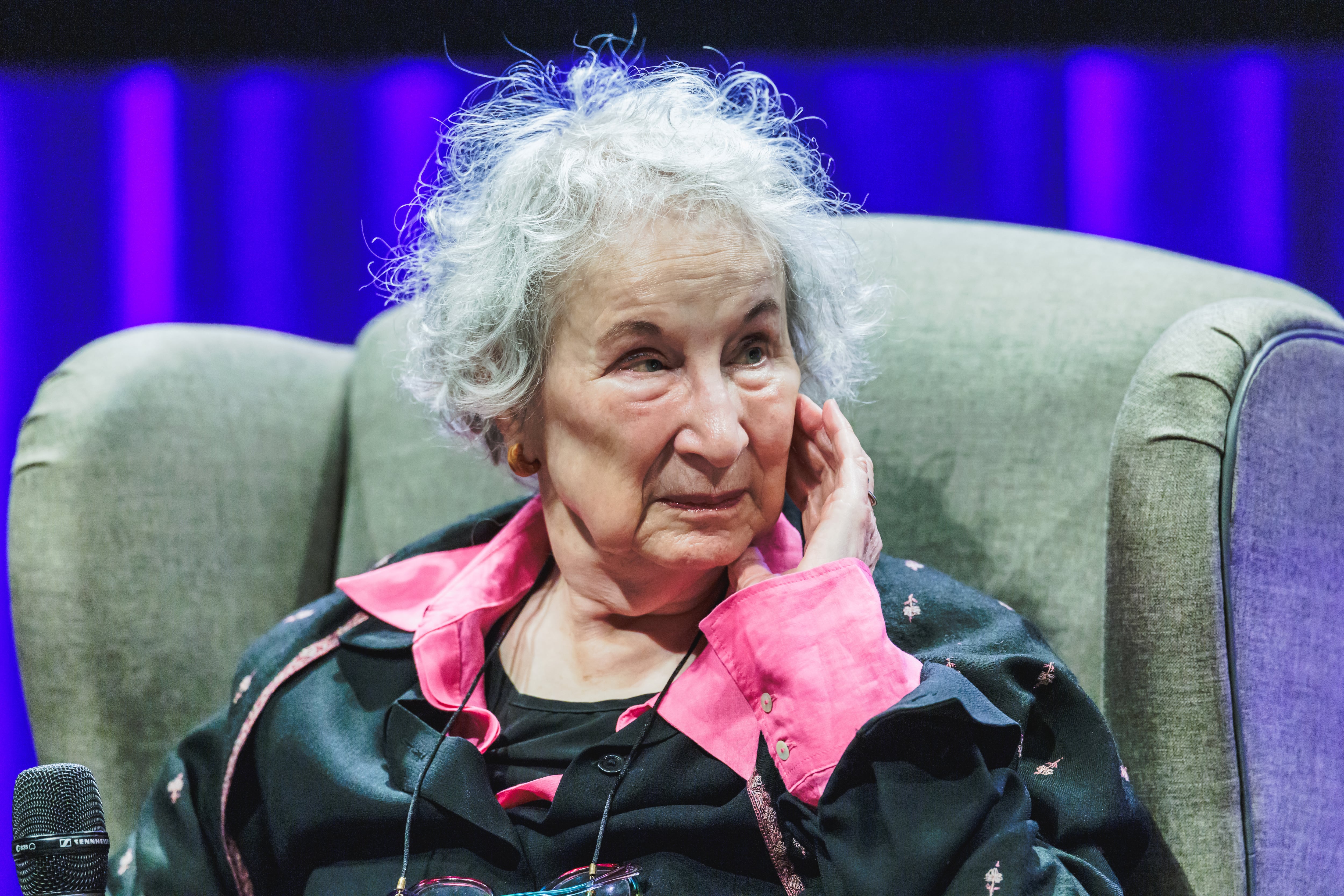 La poesía de Margaret Atwood: a veces los versos llegan a tiempo