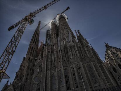 La Sagrada Família amb les obres aturades per l'estat d'alarma.