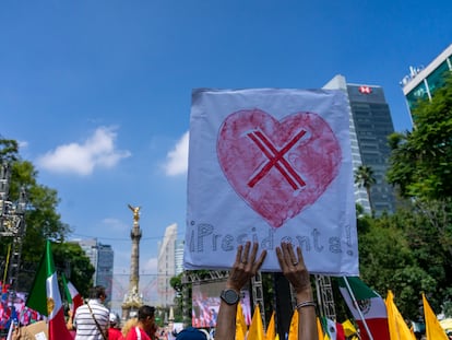 Seguidores de Xóchitl Gálvez reunidos en Paseo de la Reforma, el 3 de septiembre.