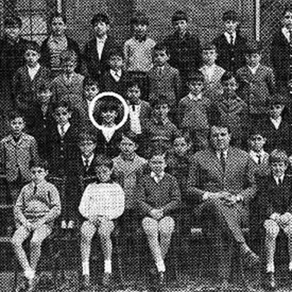 Joan Laporta, señalado con un círculo, con sus compañeros de clase cuando estudiaba primer grado en los Maristas.