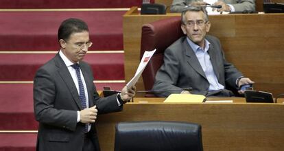 El consejero de Gobernaci&oacute;n, Seraf&iacute;n Castellano, esta ma&ntilde;ana en las Cortes.