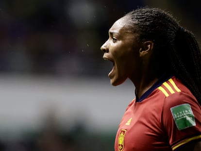 Salma Paralluelo celebra su gol en la final contra Japón.