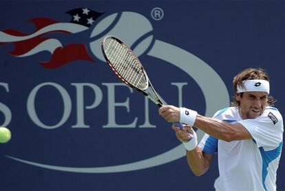 David Ferrer conecta un revés en el partido que le enfrentó con Mayer.