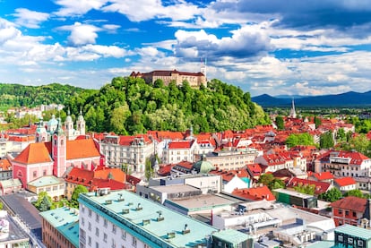 El Castillo de Liubliana domina desde lo alto la capital de Eslovenia.