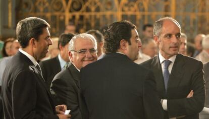 Cotino y Camps, de cara y de izquierda a derecha, en 2009, cuando se aprobó la ley.