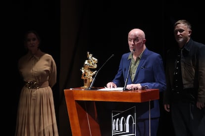 El cineasta Jacques Audiard recibió el premio a la excelencia artística durante la ceremonia de inauguración del 22° Festival Internacional de Cine de Morelia. 