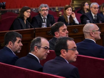 Jordi Sánchez, Jordi Turull, Josep Rull, Oriol Junqueras, Raül Romeva y Joaquim Forn durante la primera jornada del juicio del 