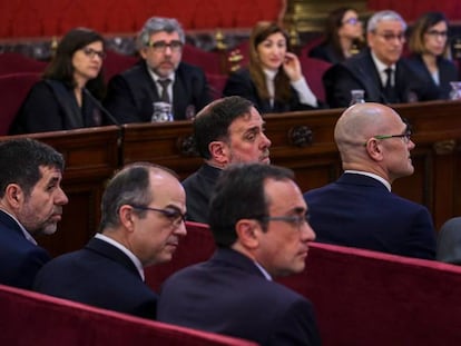 Jordi Sánchez, Jordi Turull, Josep Rull, Oriol Junqueras, Raül Romeva y Joaquim Forn durante la primera jornada del juicio del 