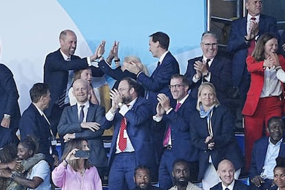 El príncipe Guillermo celebra junto a la princesa Carlota y el primer ministro del Reino Unido, Keir Starmer, el último tanto en la tanda de penaltis que ha dado la victoria en la Eurocopa a Inglaterra frente a España.