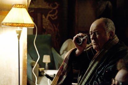 Bernardo Bertolucci durante a gravação do filme 'Io e Te' ('Eu e você'), baseado no romance de Niccolò Ammaniti, com o qual o cineasta italiano voltou ao cinema em 2012, após 10 anos sem filmar.