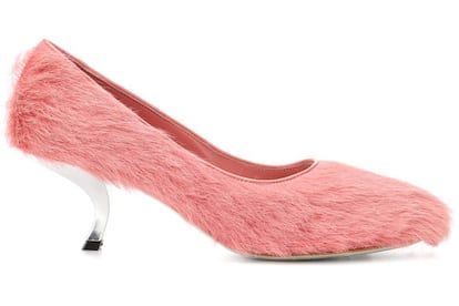 Pelo rosa y tacón curvado. La propuesta más extravagante de la lista está en Marni (690 euros).