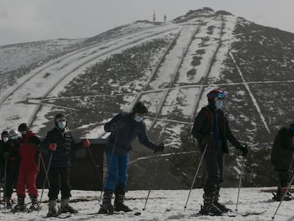 El cierre de las pistas de Navacerrada, en imágenes