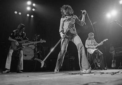 Bad Company, en abril de 1974. De izquierda a derecha, Boz Burrell (bajo), Paul Rodgers (voz) y Mick Ralphs (guitarra).