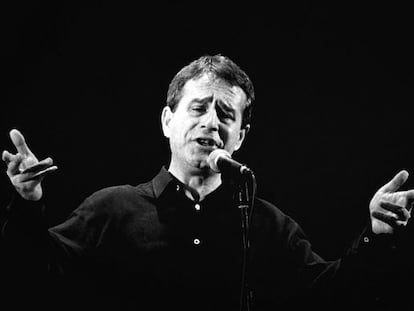 Ovidi Montllor, en un concert el 1991.