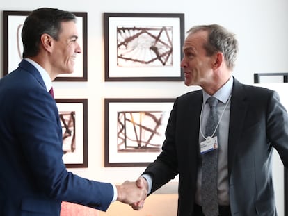 El presidente del Gobierno, Pedro Sánchez, junto al presidente de Asuntos Globales de Google, Kent Walker.