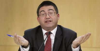 Carlos Sánchez, concejal de Economía, en una rueda de prensa.