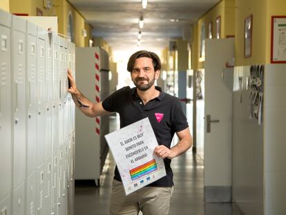 Juan Conde lleva un taller LGTBI en el  Colegio IES Pintor Antonio López, de Tres Cantos.