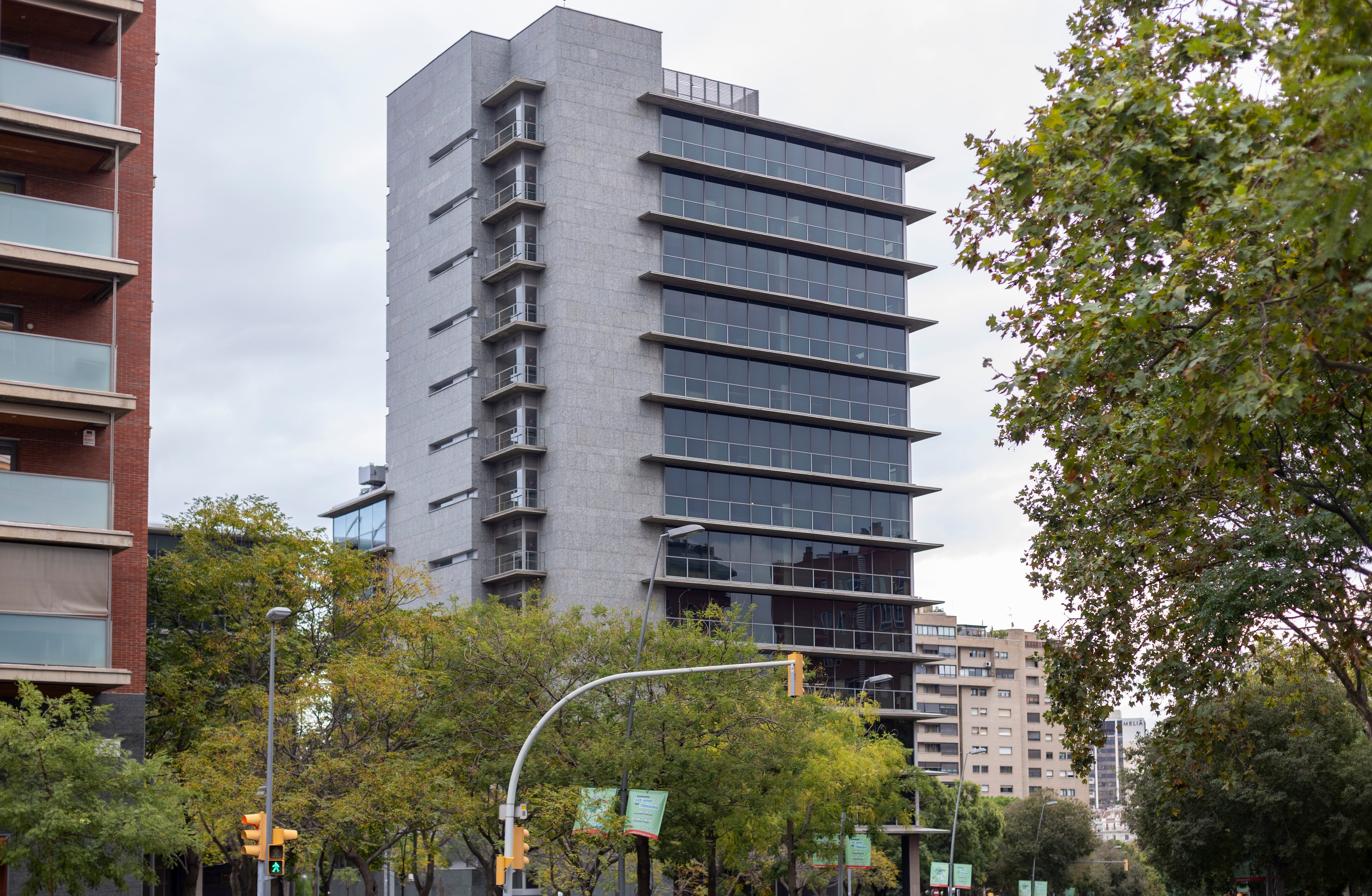 InmoCaixa sube su apuesta por las oficinas y negocia la compra de Torres Sarrià en Barcelona por 130 millones 