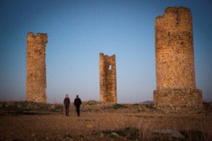 Los restos del castillo de G&aacute;lvez, conocido como &ldquo;las tres torres&rdquo;. 