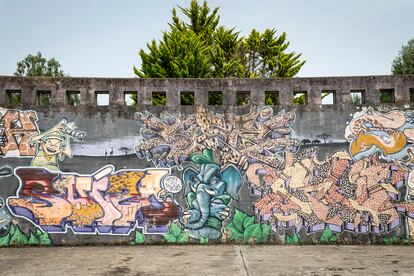 Murales en Betanzos (A Coruña), frente al parque del Pasatiempo.