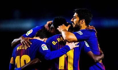 Messi, Mina, Dembélé y Suárez, de izquierda a derecha, celebran el quinto gol del Barcelona.