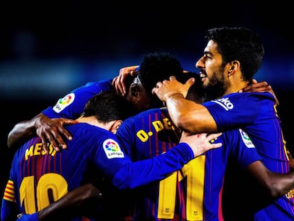 Messi, Mina, Dembélé y Suárez, de izquierda a derecha, celebran el quinto gol del Barcelona. 