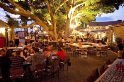 Terraza del bar de tapas Vicky Cristina, en Tel Aviv (Israel).