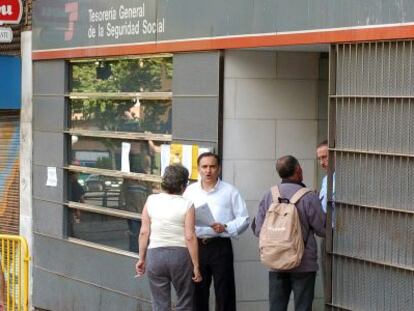Exterior de una oficina de la Seguridad Social en Madrid.