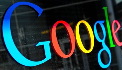 Logotipo de Google con fondo negro