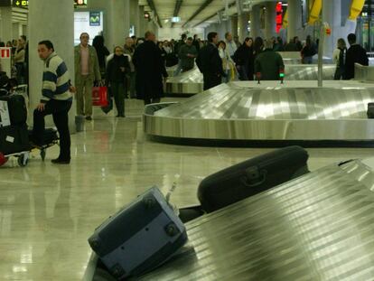 Cinta de equipajes en el aeropuerto madrile&ntilde;o de Barajas.