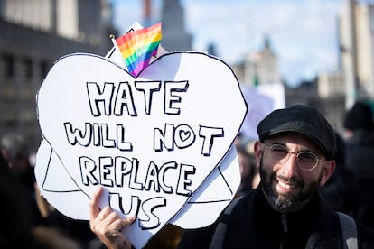 Un manifestante durante una marcha contra la violencia y el odio hacia los judíos el pasado enero, en Nueva York
