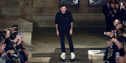 Ricardo Tisci, durante la presentación de su colección primavera/verano para Givenchy en octubre de 2016.