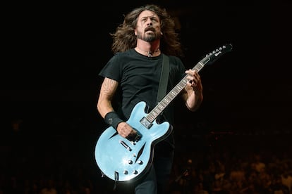 Dave Grohl, batería de Nirvana y líder de Foo Fighters

“Cuando Kurt murió me sentí completamente perdido. Estaba petrificado. La música, a la que había dedicado mi vida, me había traicionado. Me quedé sin voz. Apagué la radio. Escondí mi batería. No podía soportar a nadie cantando sobre dolor o alegría”. Conferencia en SXSW, 2013.