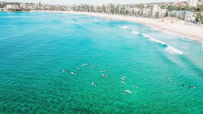 Playa de Manly (Sídney, Australia). Está en el centro de todo, literalmente. Ubicado junto al distrito financiero de la ciudad australiana, este arenal urbano está rodeado de tiendas, cafeterías y bares. Este lugar es perfecto darse un chapuzón en la piscina de agua salada, hacer surf en el océano o caminar por el paseo marítimo. Después, se puede disfrutar de las vistas panorámicas o disfrutar de una tarde de compras. Ha bajado en el ‘ranking’: el año pasado estaba en el séptimo lugar.