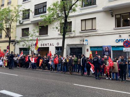 27/04/2024 Militantes y simpatizantes del PSOE comienzan a llegar a Ferraz para trasladar su apoyo a Pedro Sánchez
POLITICA 

