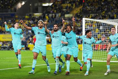 Los jugadores del Barça festejan el gol de penalti de Gündogan.