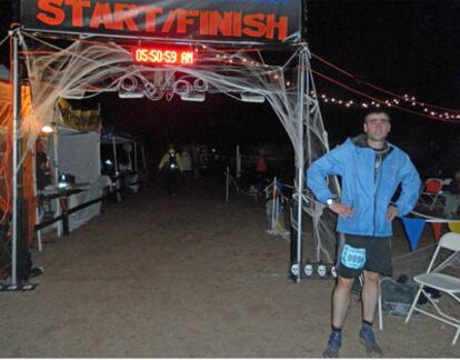 Martín Casado, tras acabar en casi 24 horas una carrera de 150 kilómetros.