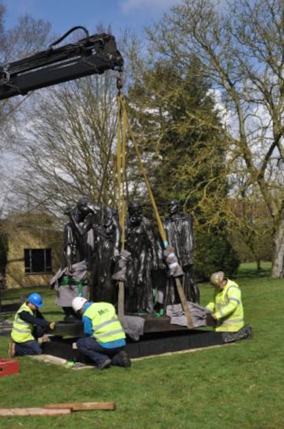 Instalación de 'Monumento a los burgueses de Calais' (1889), de Rodin.