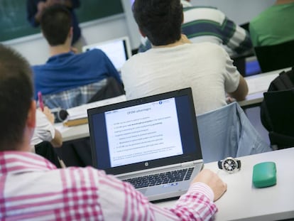 Alumnes en una aula de la Universitat Politècnica de Catalunya (UPC).