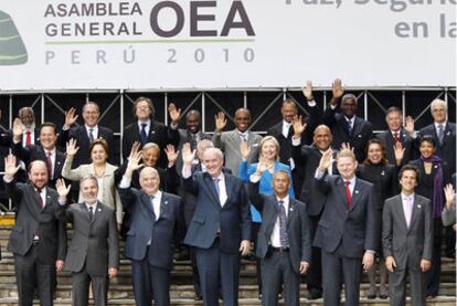 Los ministros y delegados participantes en la Asamblea General de la OEA que se celebra en Lima, bajo el título de Paz, seguridad y cooperación en las Américas.