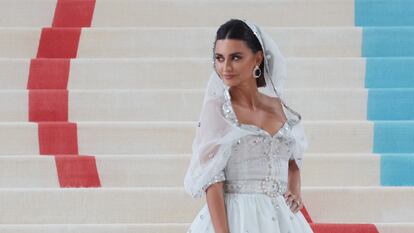 Penelope Cruz poses at the Met Gala