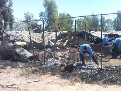 Peritos trabajando en el incendio del asilo