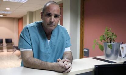 El doctor Jaume Serra, en la Clínica de la Virgen del Consuelo.