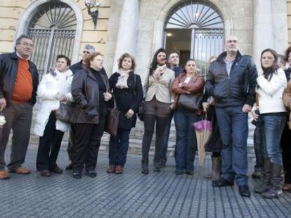 Familiares de beb&eacute;s supuestamente robados en C&aacute;diz.