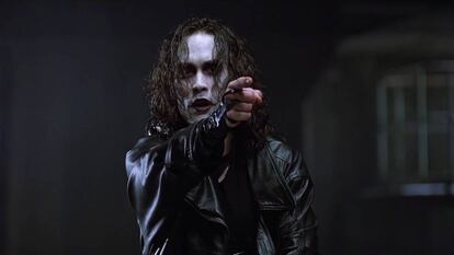 Brandon Lee em uma cena de 'O corvo'.