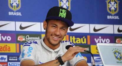 Neymar en la rueda de prensa. 