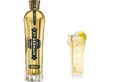 Un Spritz navideño puede ser una gran alternativa al vermú a la hora del aperitivo. Y el que se elabora con el licor de flor de saúco francés St-Germain es perfecto para elaborar ese combinado.