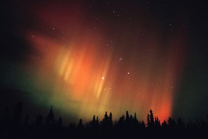 Aurora boreal en la región del Yukón, en el Ártico canadiense.