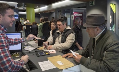 Oficina de Correos en la Avenida del Cid (Valencia), el pasado 17 de abril.